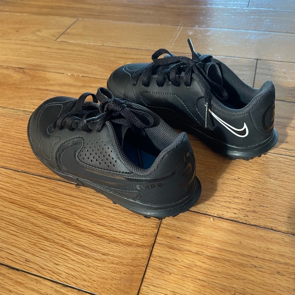 Nike Unisex-Child Jr. Tiempo Legend size 10 Club Tf Sneaker - Picture 2 of 8